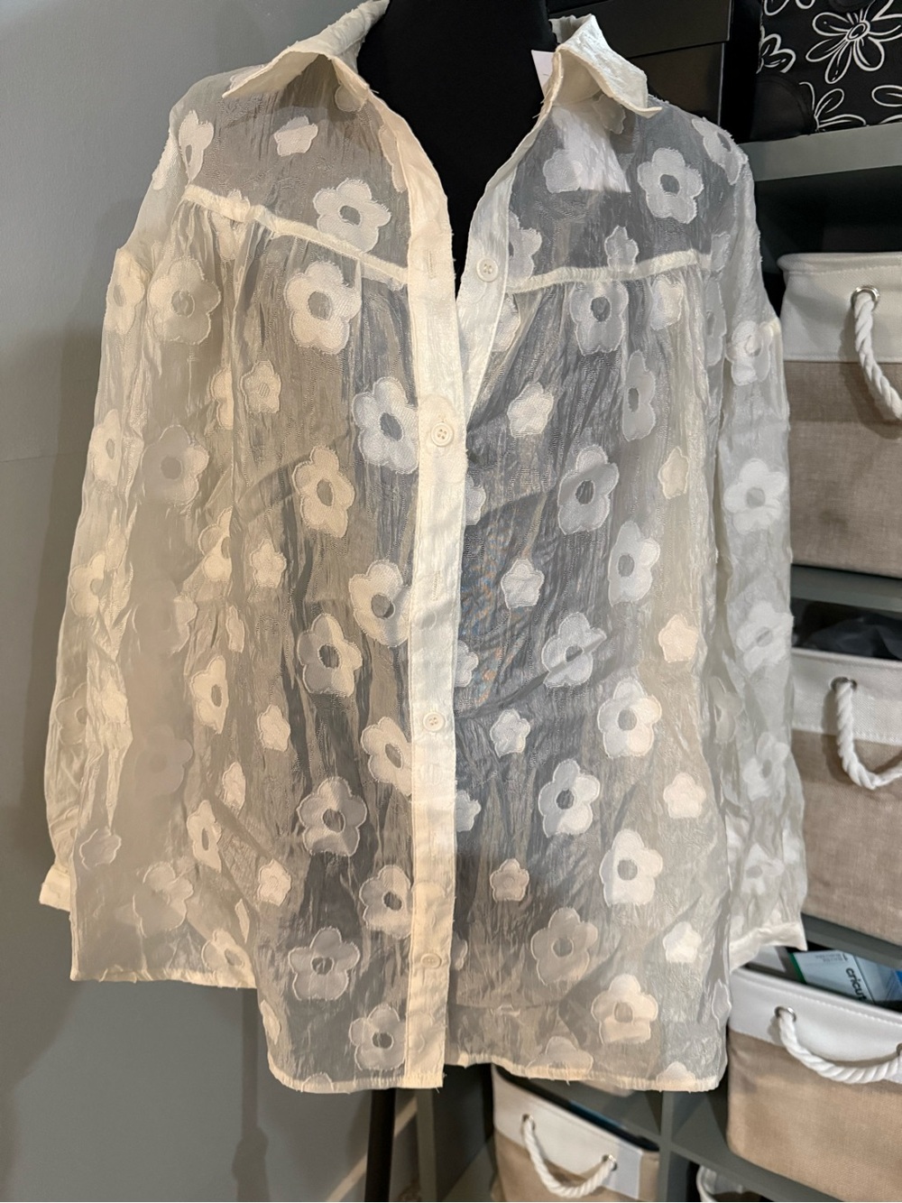 Gilli Sheer Cream Floral Button-Up Blouse like XXL size NWT